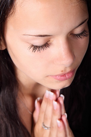 girl-praying-handsBlog
